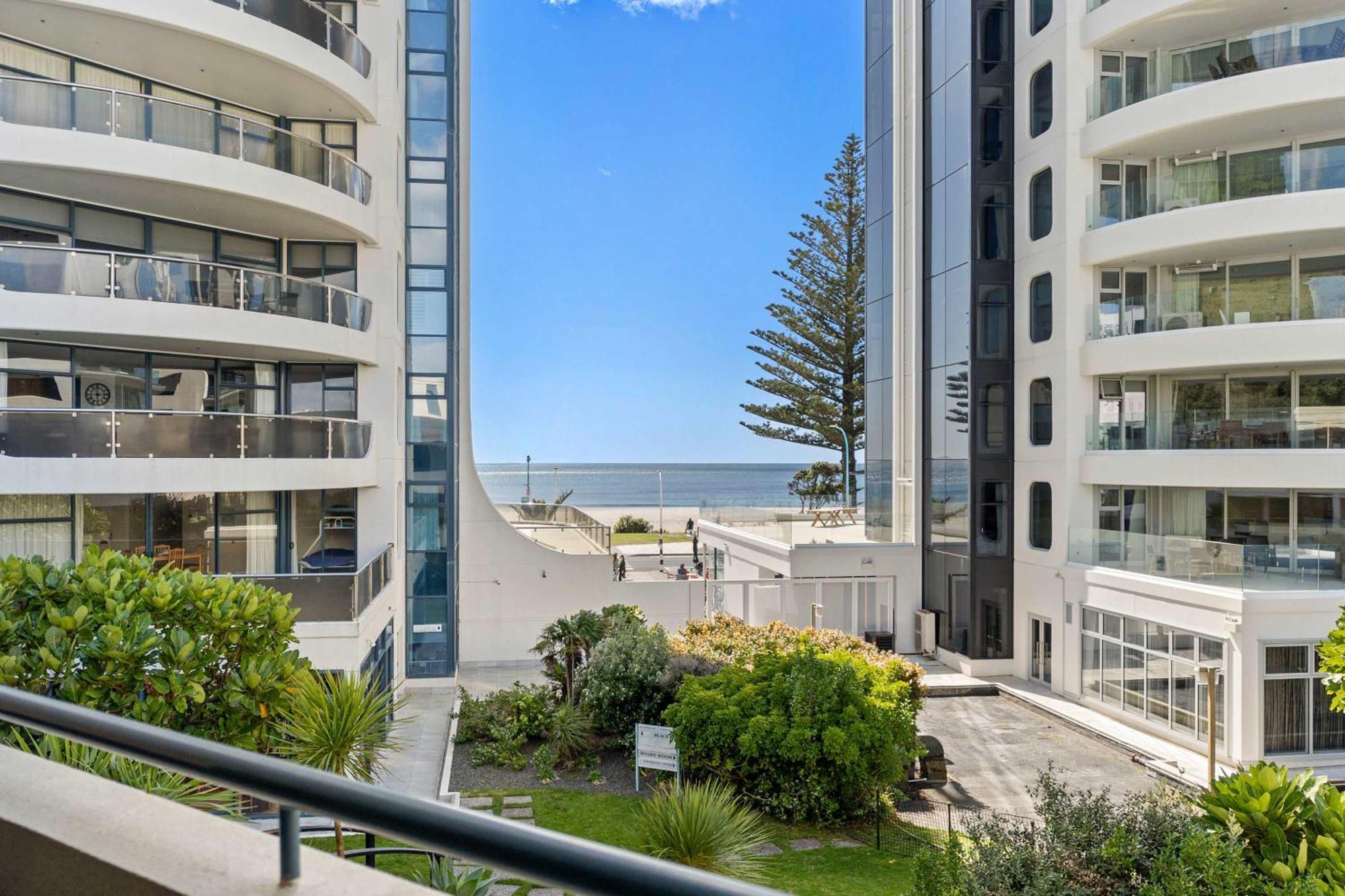 Beach Side Bliss - Oceanside Mount Maunganui Exterior photo